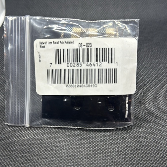 Oakley Men’s Batwolf Sunglasses Replacement Icons O’s logo pair - Picture 4 of 4
